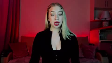 Snapshot of annabelle_art chatting on 02-22-25, 05:57 Annabelle online show from 02-22-25, 05:57