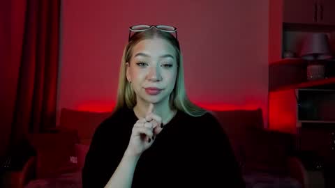 Snapshot of annabelle_art chatting on 02-23-25, 02:25 Annabelle online show from 02-23-25, 02:25
