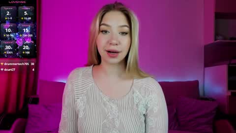 Snapshot of annabelle_art chatting on 03-06-25, 10:30 Annabelle online show from 03-06-25, 10:30