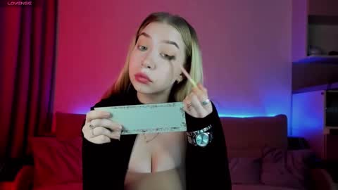 Snapshot of annabelle_art chatting on 03-09-25, 02:43 Annabelle online show from 03-09-25, 02:43