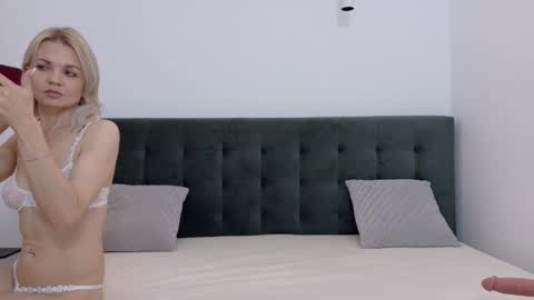 Anna online show from 12-15-25, 04:11