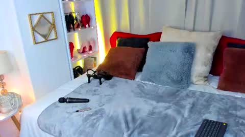 Anna online show from 07-18-26, 03:11
