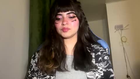 Snapshot of annacrow chatting on 02-19-26, 12:06 Anna online show from 02-19-26, 12:06