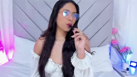 Snapshot of annaqueen_ chatting on 12-26-24, 08:00 Anna online show from 12-26-24, 08:00