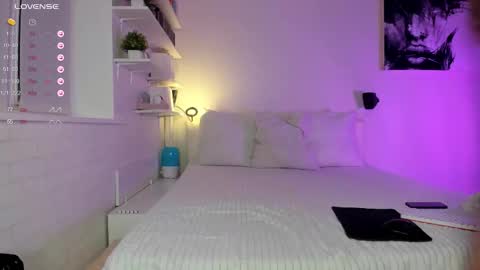 Anna online show from 12-17-25, 01:33