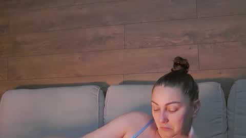 annasplash online show from 04-22-26, 03:42