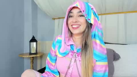 Anna Victoria online show from 12-04-24, 06:00