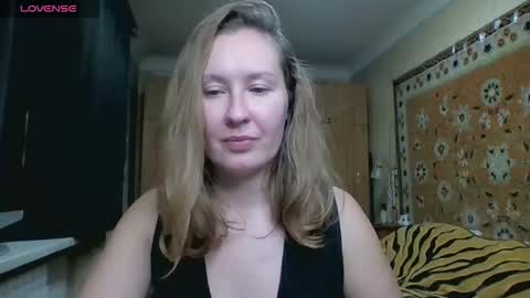 AnnaXLovers online show from 10-28-25, 03:47