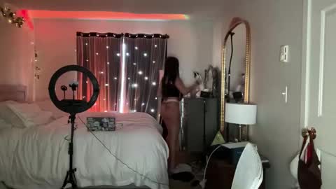 Snapshot of annaxoxo_ chatting on 12-17-25, 07:53 annaxoxo_ online show from 12-17-25, 07:53