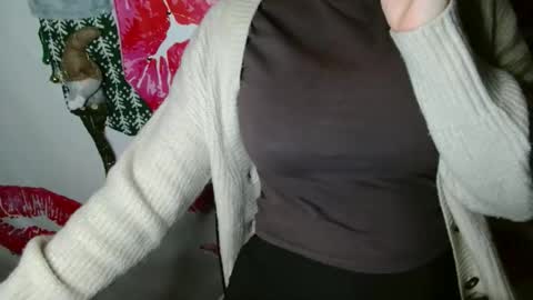 Bella online show from 11-10-25, 06:18