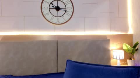 anne_millerr online show from 05-15-26, 11:39