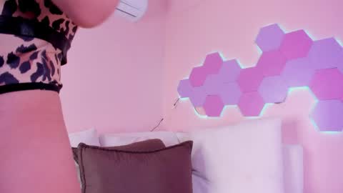 anne_millerr online show from 06-05-26, 12:00