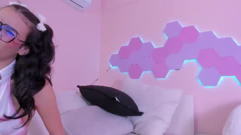 anne_millerr online show from 06-15-26, 11:56