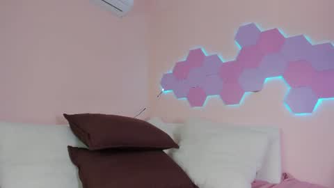 anne_millerr online show from 06-16-26, 11:46