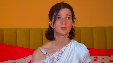 Snapshot of anneavelin chatting on 07-26-26, 06:26 Anne online show from 07-26-26, 06:26