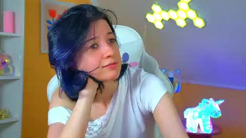 Snapshot of anneavelin chatting on 07-30-26, 06:29 Anne online show from 07-30-26, 06:29