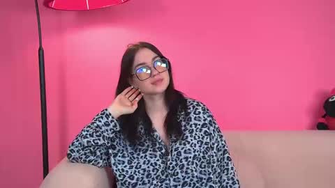 Snapshot of anneavery chatting on 10-18-25, 08:37 Anne online show from 10-18-25, 08:37