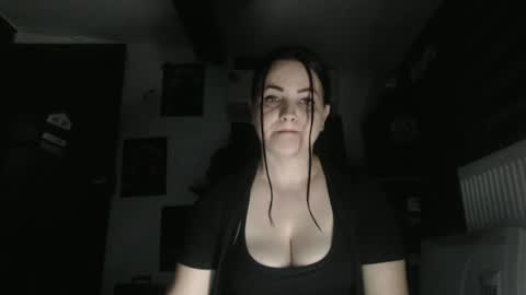 Snapshot of annebellee69 chatting on 10-31-25, 10:33 annebellee69 online show from 10-31-25, 10:33