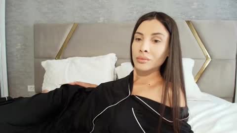Snapshot of annehotxxx chatting on 03-18-26, 10:29 AnneHotxxx online show from 03-18-26, 10:29