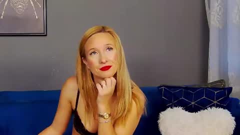 Snapshot of annehove chatting on 07-10-26, 04:28 Anne online show from 07-10-26, 04:28
