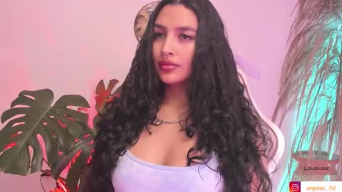 Snapshot of anngel_1 chatting on 12-17-25, 05:19 Angel online show from 12-17-25, 05:19