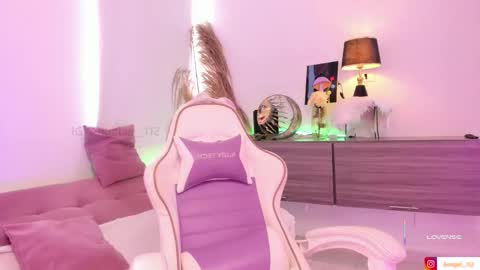 Snapshot of anngel_1 chatting on 02-11-26, 05:51 Angel online show from 02-11-26, 05:51