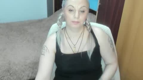 Snapshot of anngelynajoy chatting on 12-22-25, 11:02 Anngel online show from 12-22-25, 11:02