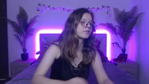 Snapshot of annibrownss chatting on 07-26-26, 06:10 Anni online show from 07-26-26, 06:10