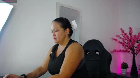 annie_carterr_ online show from 05-26-26, 12:34