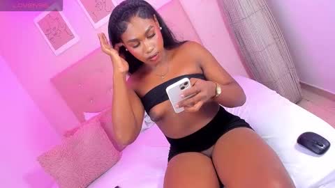 annie_dolce_ online show from 11-23-25, 12:21