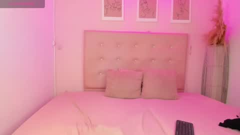 annie_dolce_ online show from 07-16-26, 12:44