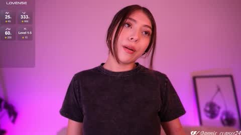 Snapshot of annie_evans24 chatting on 02-27-25, 01:48 Annie Evans online show from 02-27-25, 01:48