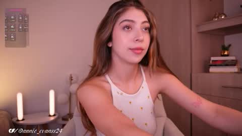 Snapshot of annie_evans24 chatting on 11-11-25, 07:47 Annie Evans online show from 11-11-25, 07:47