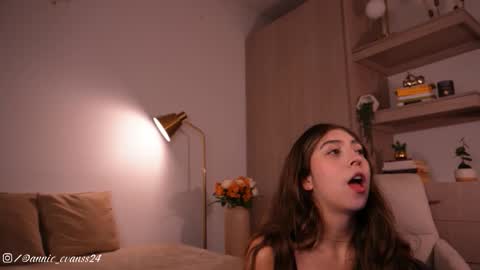 Annie Evans online show from 03-11-26, 11:00