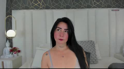 Snapshot of annie_loove_ chatting on 12-22-25, 12:24 im annie online show from 12-22-25, 12:24