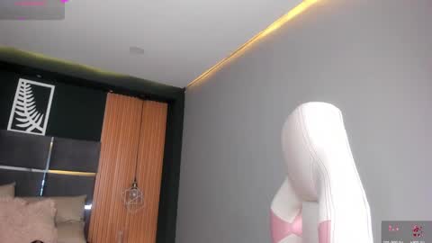 Snapshot of annie_roberts7 chatting on 12-28-24, 02:32 Annie Roberts online show from 12-28-24, 02:32