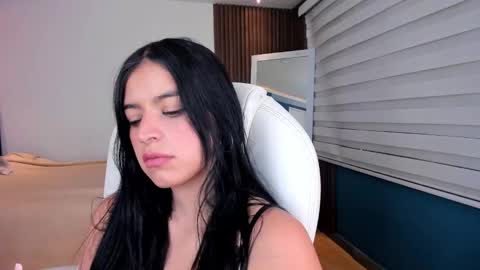 Snapshot of annie_roberts7 chatting on 03-07-25, 08:44 Annie Roberts online show from 03-07-25, 08:44