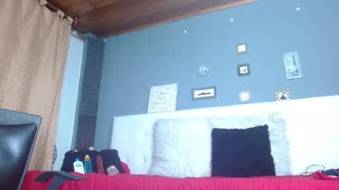 annie_scott_ online show from 02-28-25, 11:23