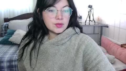 LAURA - A n n i e  S w a n online show from 01-13-25, 03:58