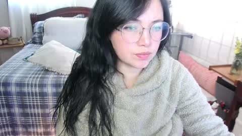 LAURA - A n n i e  S w a n online show from 01-15-25, 04:11