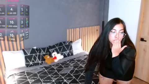 Annie Volker online show from 10-06-25, 03:48