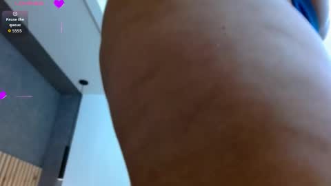 Annie Volker online show from 10-22-25, 03:51