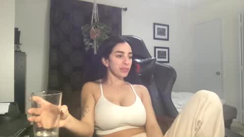Snapshot of annie_xxx111 chatting on 01-12-25, 12:49 annie_xxx111 online show from 01-12-25, 12:49