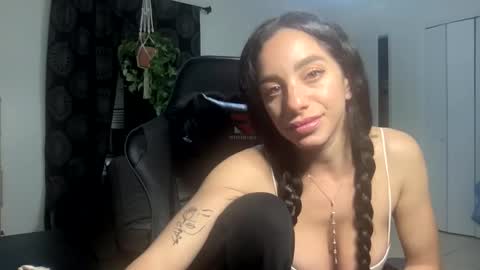 Snapshot of annie_xxx111 chatting on 02-04-25, 04:26 annie_xxx111 online show from 02-04-25, 04:26