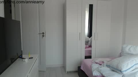 Annie online show from 01-17-25, 01:13