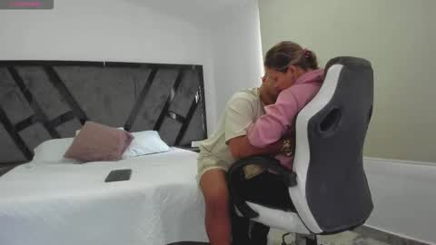 Annie and Stefan online show from 10-15-25, 01:11