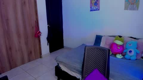 AnnieBlu3 online show from 12-10-24, 01:44