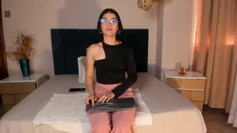 Annie Bluee online show from 05-18-26, 12:33