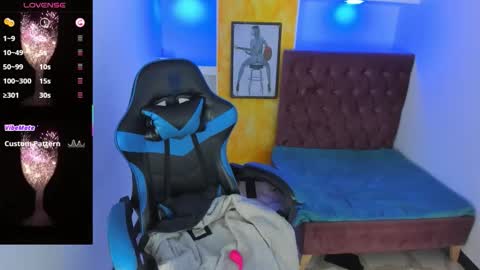 Snapshot of anniee_x chatting on 11-25-25, 01:11 Anniee online show from 11-25-25, 01:11