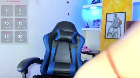 Snapshot of anniee_x chatting on 05-22-26, 01:06 Anniee online show from 05-22-26, 01:06